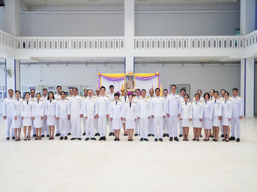 ร่วมพิธีถวายพระพรชัยมงคล