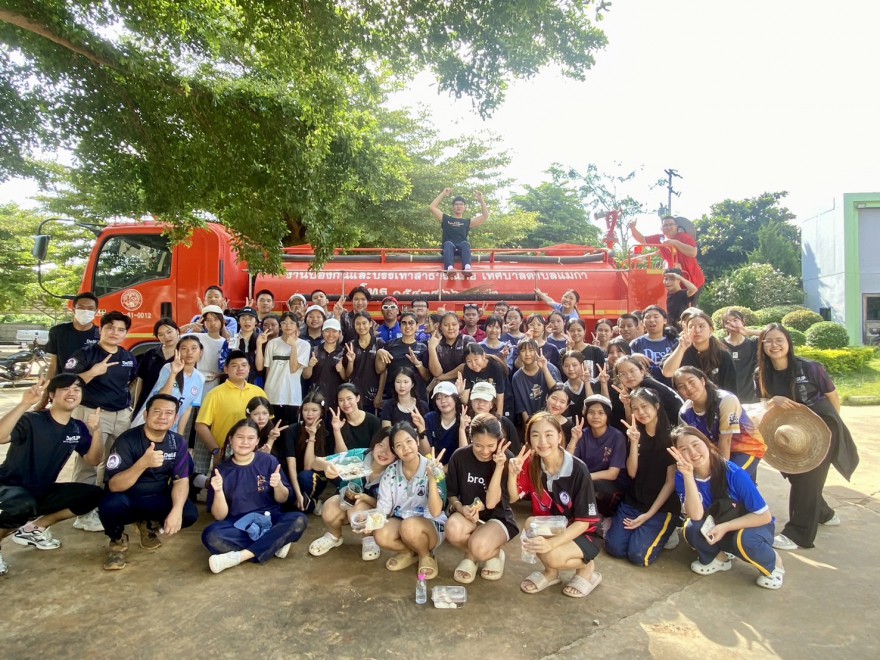 โรงเรียนสาธิต มพ. นำทัพจิตอาสา ร่วมใจ ช่วยเหลือ ทำความสะอาดพื้นที่ชุมชนที่ถูกน้ำท่วม