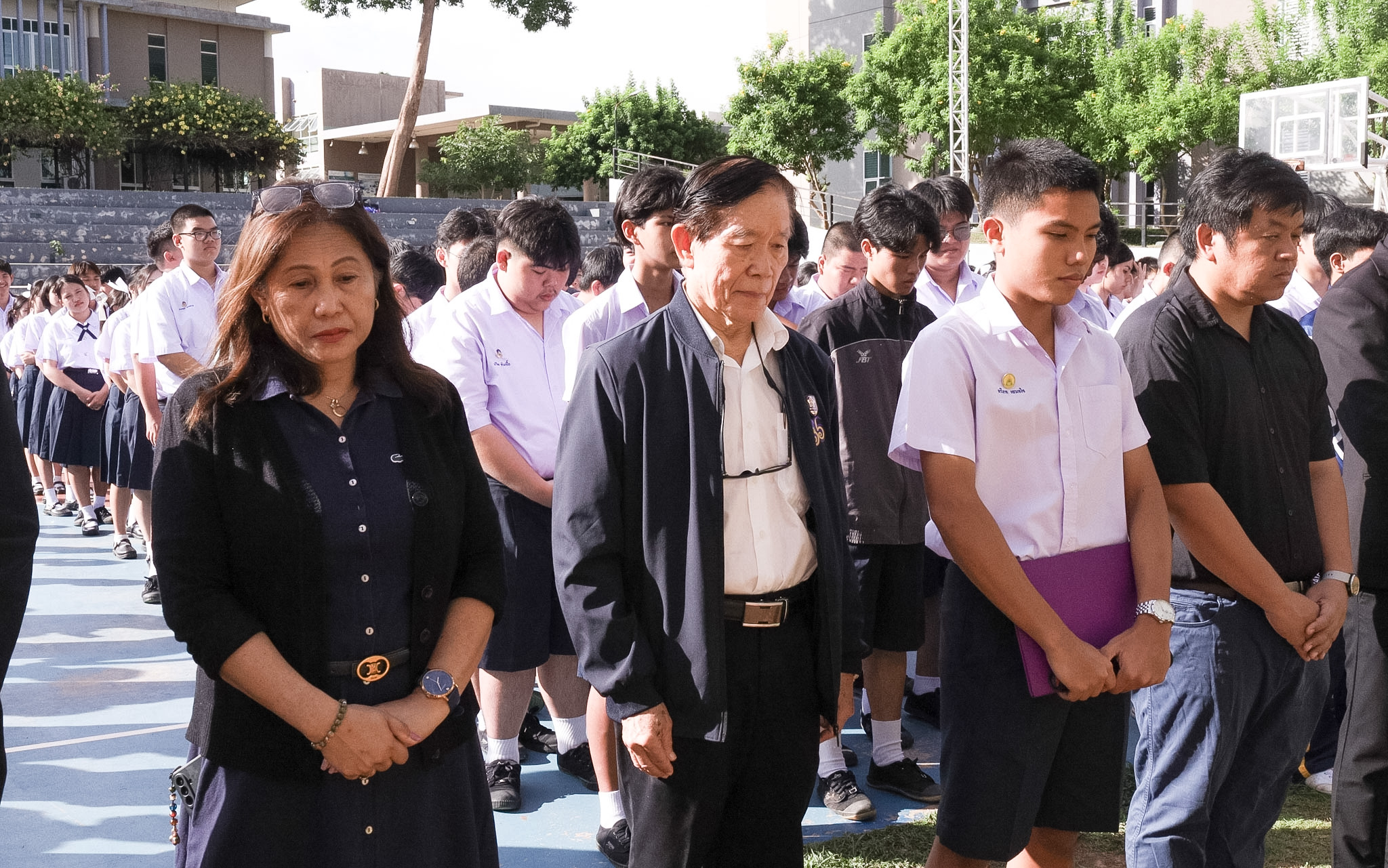 โรงเรียนสาธิต มพ. ยืนสงบนิ่ง น้อมรำลึกในพระมหากรุณาธิคุณ และขอน้อมถวายความอาลัย สมเด็จพระเจ้าลูกเธอ เจ้าฟ้าพัชรกิติยาภา นเรนทิราเทพยวดี กรมหลวงราชสาริณีสิริพัชร มหาวัชรราชธิดา